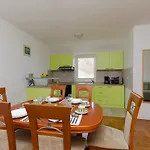 Dunja 아파트 *