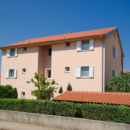 アパート Dunja マリンスカ